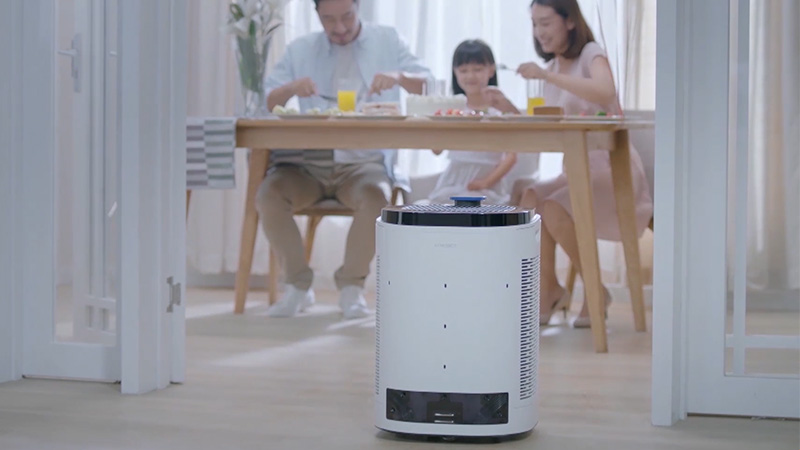 空气净化器机器人——沁宝AA30。